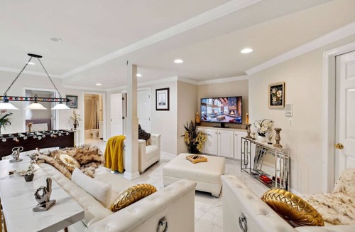 Fairland House | Luxurious 3BR Home!