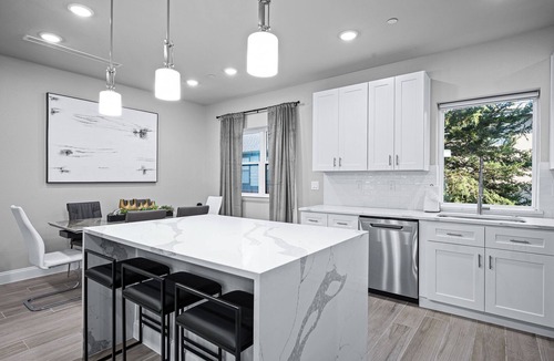 Old East Dallas Apartment | Luxurious 3BR~HotTub~Skyline Views~Old East Dallas