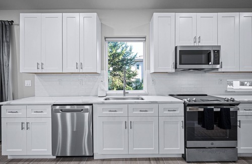 Old East Dallas Apartment | Luxurious 3BR~HotTub~Skyline Views~Old East Dallas