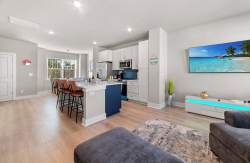 Sheffield Park House | Luxurious 3BR Townhome King Bed 10 mins to Uptown