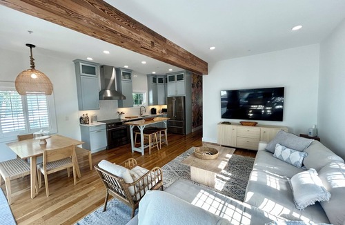 Old Town House | -LUXURIOUS 4 Bd, 3.5 Bth off DUVAL-OLD TOWN-Modern, Pool/hot tub-Separate Studio