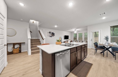 Denton Villa | Luxurious 4 Bed Duplex Getaway