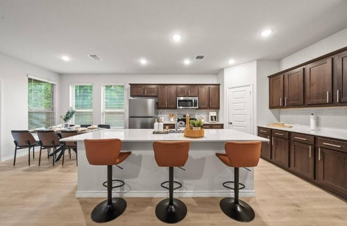 Denton Villa | Luxurious 4 Bed Duplex Getaway