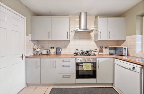 Maidstone House | Luxurious 4 bed house Maidstone Home with parking