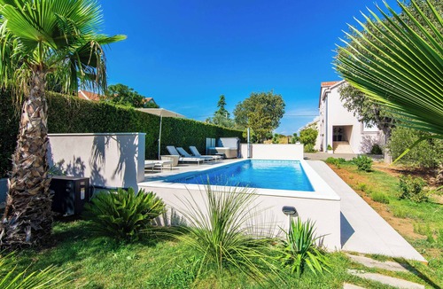 Zemunik Donji Villa | Luxurious 4-bedroom villa with pool wellness & spa