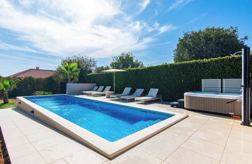 Zemunik Donji Villa | Luxurious 4-bedroom villa with pool wellness & spa