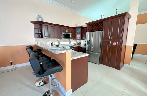 Survey Creek House | Luxurious 4-bedroom house with game room and pool deck in Coral Springs