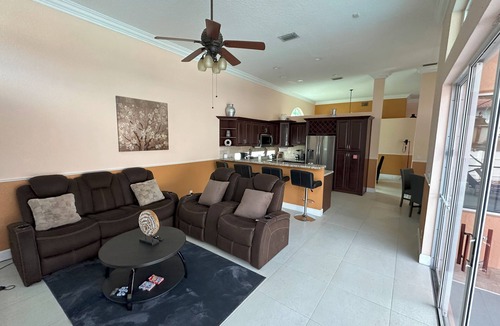 Survey Creek House | Luxurious 4-bedroom house with game room and pool deck in Coral Springs