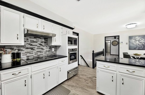 Wichita House | Luxurious 4-Bedroom/5 bed/3.5 bathroom/pool table/located 2 miles from East Mall