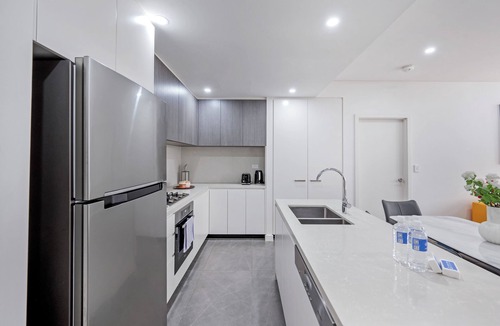 Lidcombe Apartment | Luxurious 4-Bedroom Apartmentnn