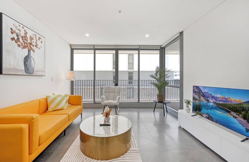 Lidcombe Apartment | Luxurious 4-Bedroom Apartmentnn