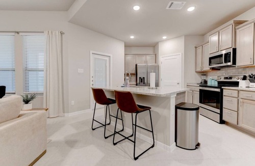 Leon Junction Apartment | Luxurious 4-Bedroom House