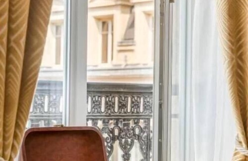 Quartier du Faubourg-Montmartre Apartment | LUXURIOUS 4 BR PARISIAN APT IN THE HEART OF CITY NEAR ICONIC THEATRES & CABARETS