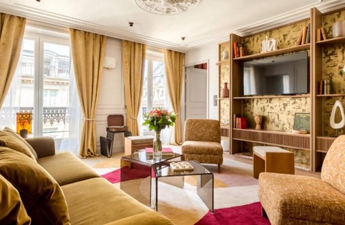Quartier du Faubourg-Montmartre Apartment | LUXURIOUS 4 BR PARISIAN APT IN THE HEART OF CITY NEAR ICONIC THEATRES & CABARETS