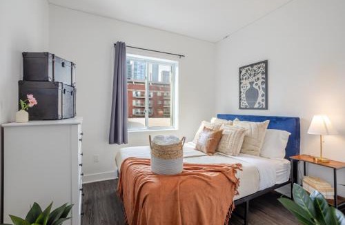 Griffintown Apartment | Luxurious 4 BR Suite in Griffintown