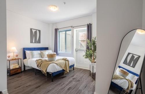 Griffintown Apartment | Luxurious 4 BR Suite in Griffintown