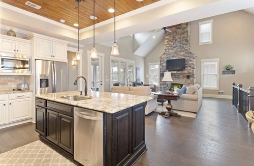 Reynolds Landing House | Luxurious 4 King Suites|Reynolds Landing|Fire Pit|Views