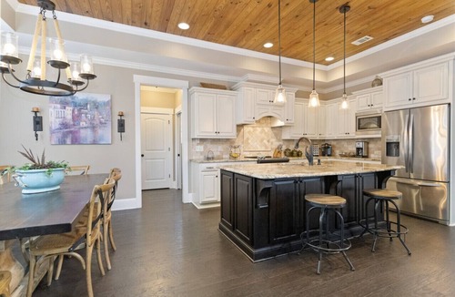Reynolds Landing House | Luxurious 4 King Suites|Reynolds Landing|Fire Pit|Views