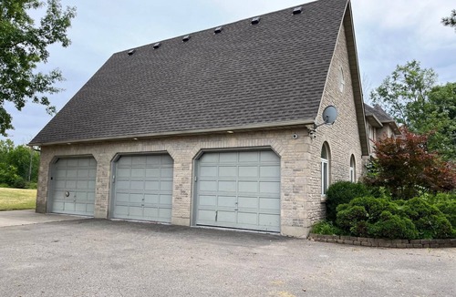 Welland Villa | Luxurious 5-acre estate is only 15 minutes from the majestic Niagara Falls