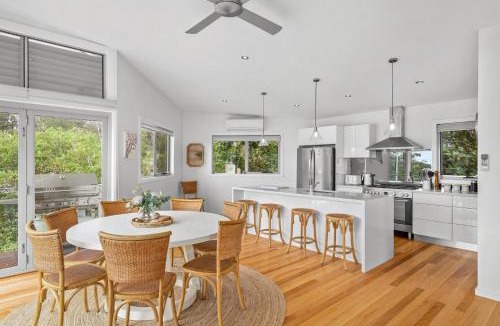 Avoca Beach House | Luxurious 5-Bed Home by Avoca Beach