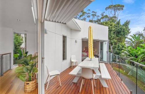 Avoca Beach House | Luxurious 5-Bed Home by Avoca Beach