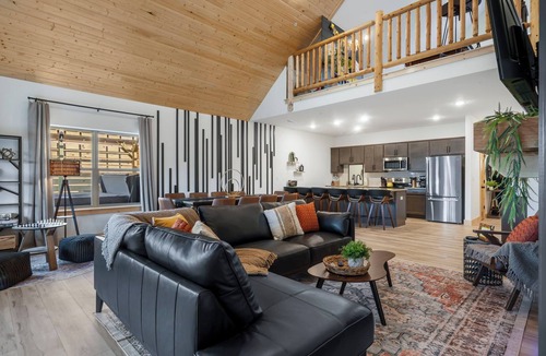Table Rock Cabin | Luxurious 5-bedroom & 5 bath on suite cabin in Branson. Perfect for all ages.
