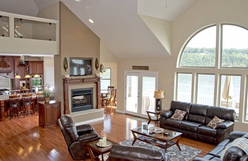 Camdenton House | Luxurious 5 bedroom, 5+ baths, gourmet kitchen, great location