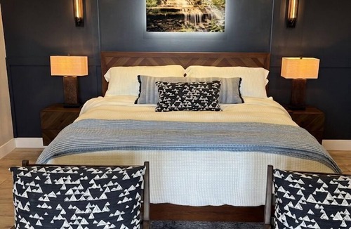 Innsbrook Resort | Luxurious 5-bedroom Treehouse with panoramic view of beautiful Alpine Lake.