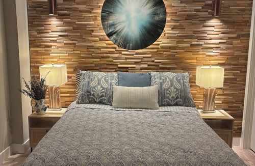 Innsbrook Resort | Luxurious 5-bedroom Treehouse with panoramic view of beautiful Alpine Lake.