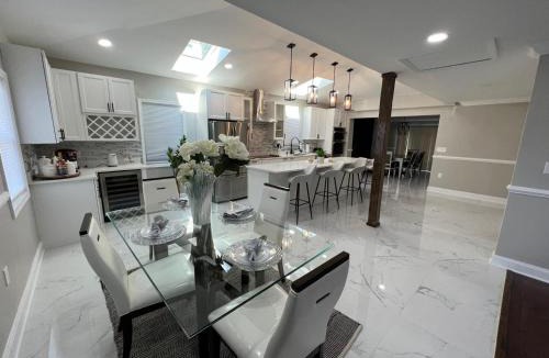 Marlow Heights Villa | luxurious 5-bedroom apartment near Washington DC