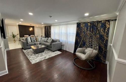 Marlow Heights Villa | luxurious 5-bedroom apartment near Washington DC