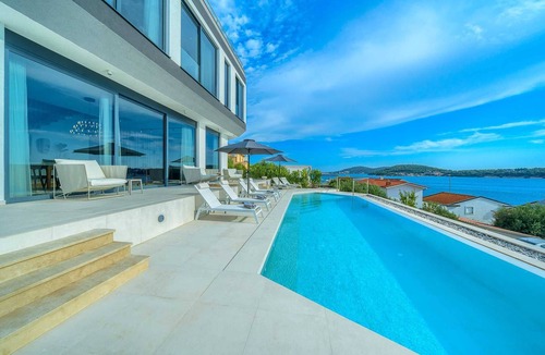 Podglavica Villa | Luxurious 5-BR Villa for 10 with Panoramic Views and Heated Pool