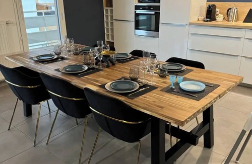 Croix-d'Argent Apartment | Luxurious 5 pc + Jacuzzi + rooftop + terrace + air conditioning