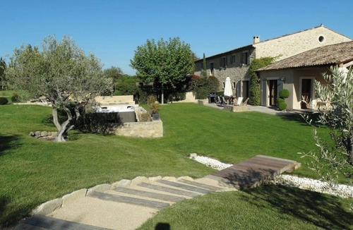 Cucuron House | Luxurious 5* stone farmhouse