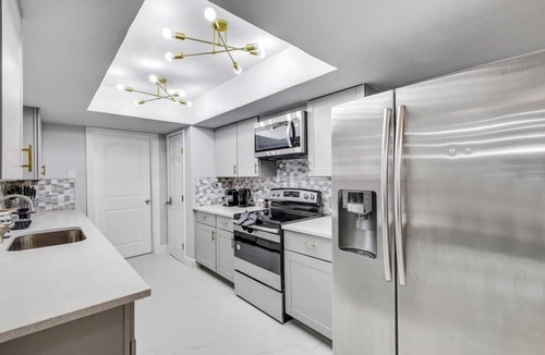 The Colony House | Luxurious 5BR/2B Home with Pool, Grill, Sauna & Game Room