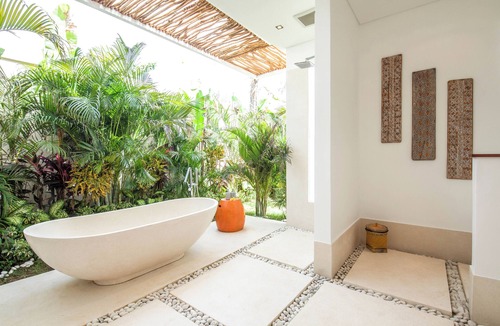 Berawa Villa | Luxurious 5BR Dream Villa, 200m to Berawa Beach