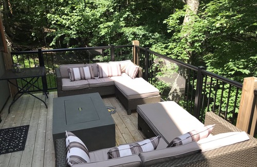 Domaine Nansen Ski Chalet | Luxurious 5BR ski-in/ski-out on the mountain with hot tub