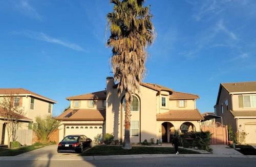 North Natomas House | Luxurious 6 bedroom home + whimsical garden