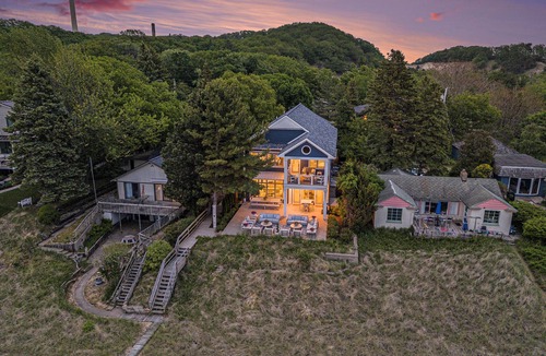 Port Sheldon Cottage | Luxurious 6-bedroom beach house on Lake Michigan between Holland and Grand Haven