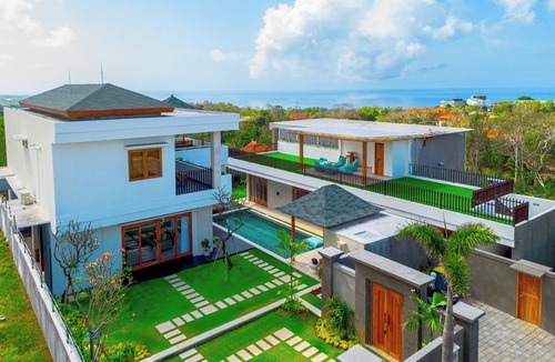 Pecatu Villa | Luxurious 6 BR with Sea View, 5 mins to Savaya