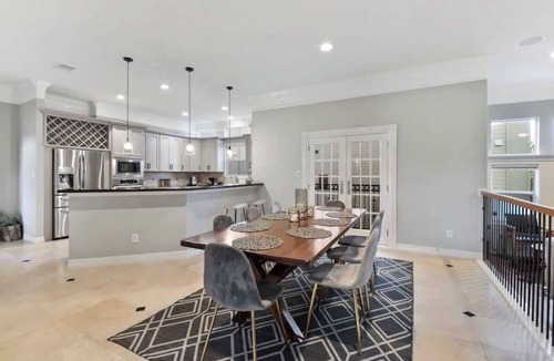 Shady Acres House | Luxurious 6BR/3.5 Wifi And Pool