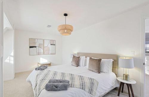 Sherman House | Luxurious 6BR 3BA Villa with Hot Tub