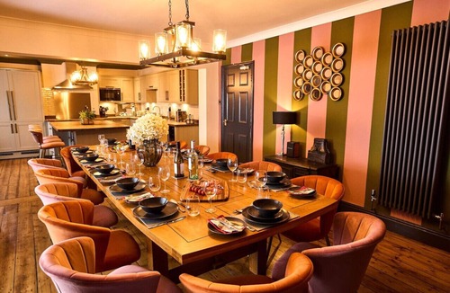 New Forest District Apartment | Luxurious 7BR 6BA; Elegant Living Spaces, Fire Pit