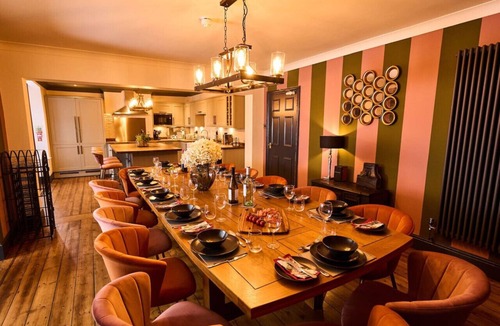 New Forest District Apartment | Luxurious 7BR 6BA; Elegant Living Spaces, Fire Pit