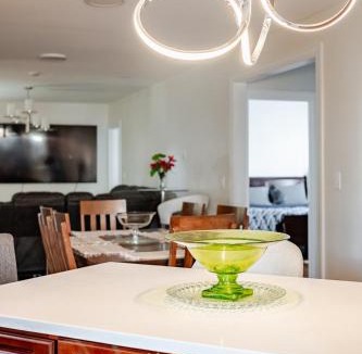 Malden House | Luxurious 8 Bedrooms Two Suite Apt