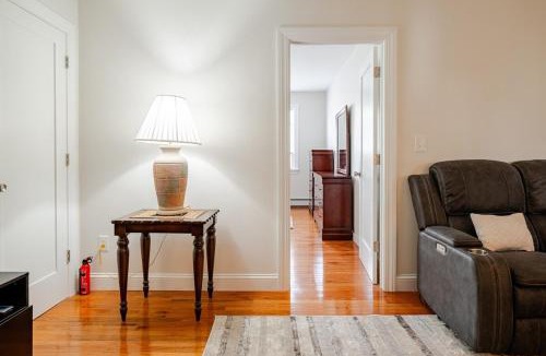 Malden House | Luxurious 8 Bedrooms Two Suite Apt