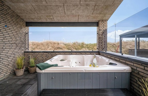 Sondervig Cottage | Luxurious 8-person house with a spacious outdoor spa - 1003