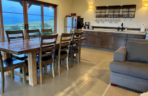 San Luis Obispo House | Luxurious accommodations on a scenic mountaintop ranch