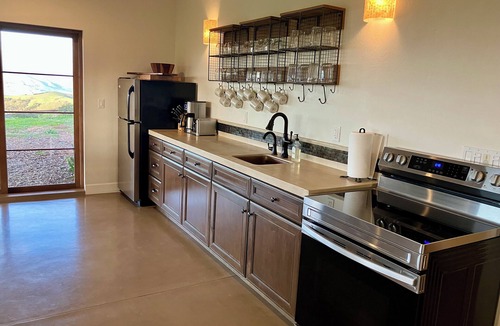 San Luis Obispo House | Luxurious accommodations on a scenic mountaintop ranch