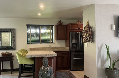 Liberty City House | Luxurious accommodation nestled in a Zen garden setting. Pet friendly